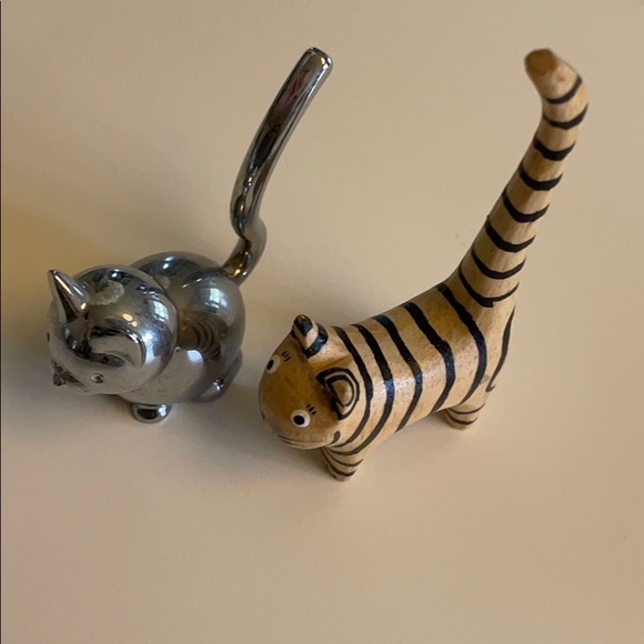 PAIR OF CAT RING HOLDERS